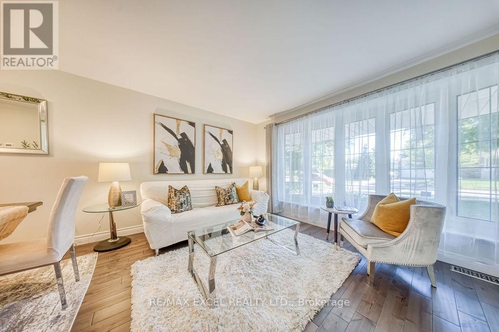 












61 CORNING ROAD

,
Toronto (Don Valley Village),




Ontario
M2J2L9

