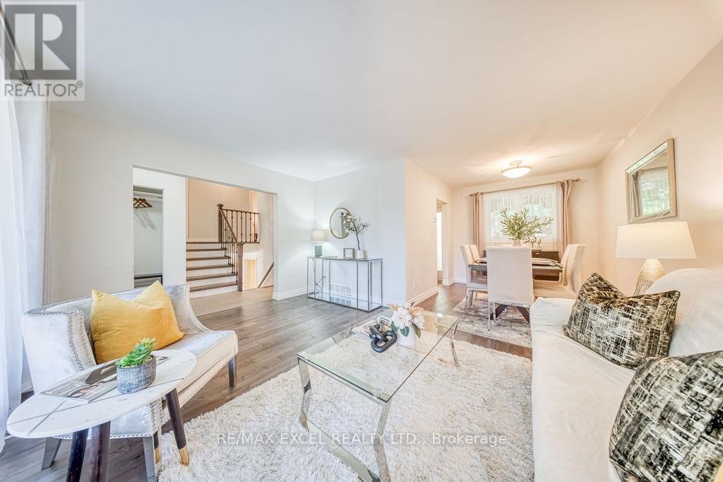 












61 CORNING ROAD

,
Toronto (Don Valley Village),




Ontario
M2J2L9

