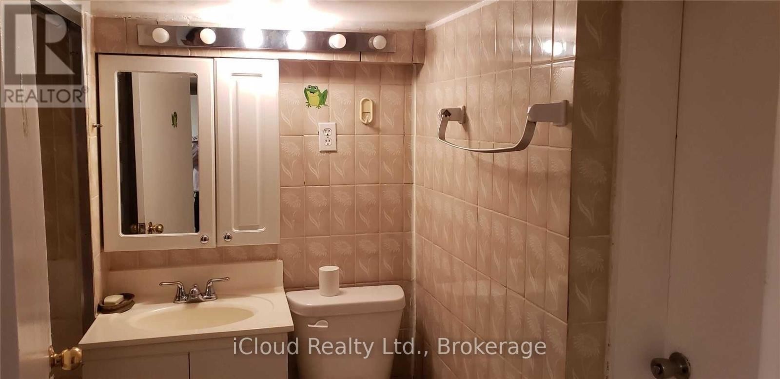 












BASEMENT - 547 LAUDER AVENUE

,
Toronto (Oakwood Village),




Ontario
M6E3J5

