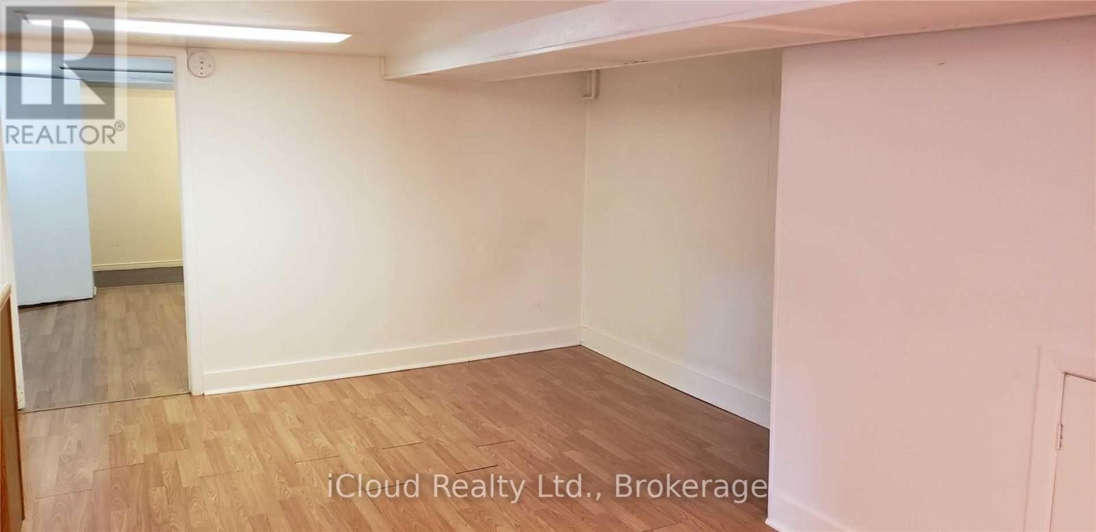 












BASEMENT - 547 LAUDER AVENUE

,
Toronto (Oakwood Village),




Ontario
M6E3J5

