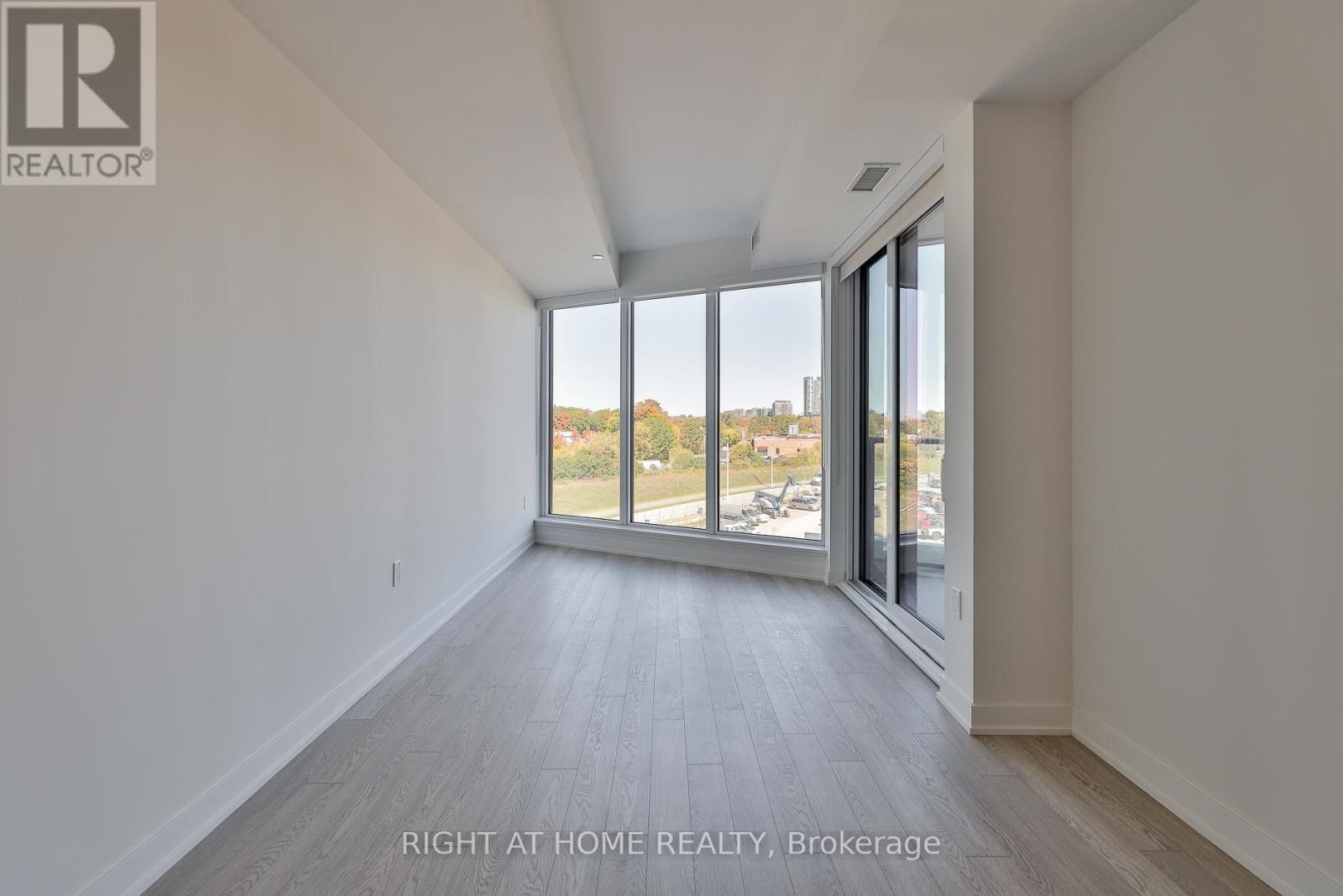 












517 - 1 KYLE LOWRY RD ROAD

,
Toronto (Banbury-Don Mills),




Ontario
M3C0S6

