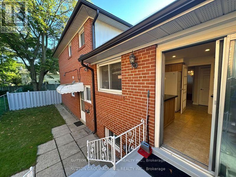 












53 BESTVIEW DRIVE

,
Toronto (Bayview Woods-Steeles),




Ontario
M2M2X8

