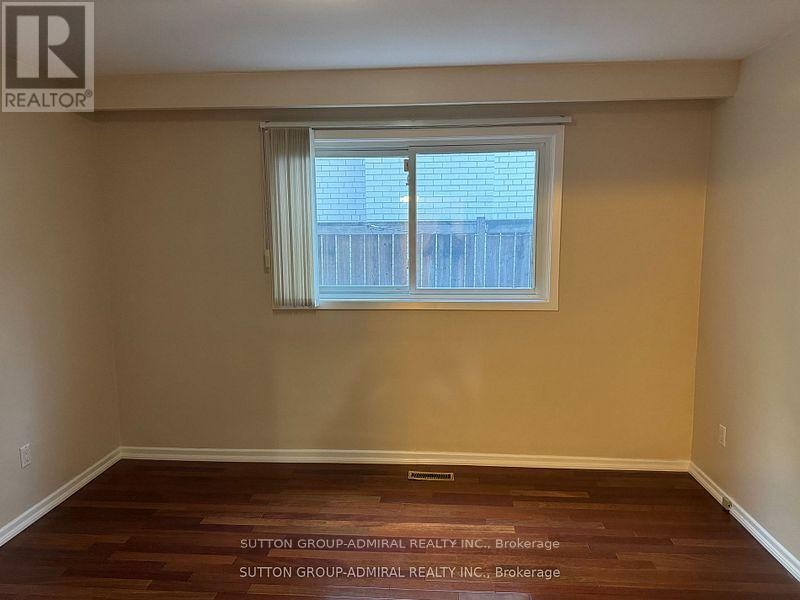 












53 BESTVIEW DRIVE

,
Toronto (Bayview Woods-Steeles),




Ontario
M2M2X8

