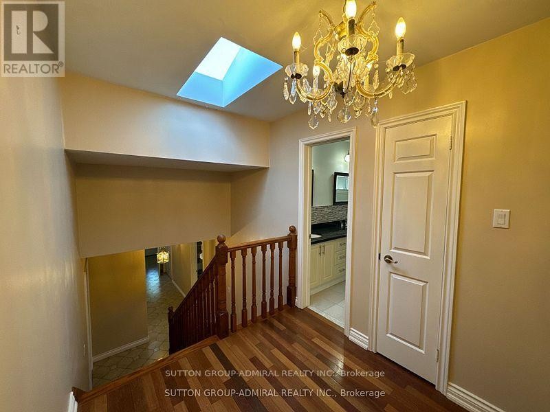 












53 BESTVIEW DRIVE

,
Toronto (Bayview Woods-Steeles),




Ontario
M2M2X8

