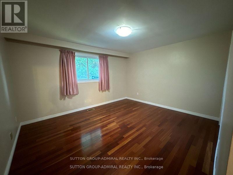 












53 BESTVIEW DRIVE

,
Toronto (Bayview Woods-Steeles),




Ontario
M2M2X8

