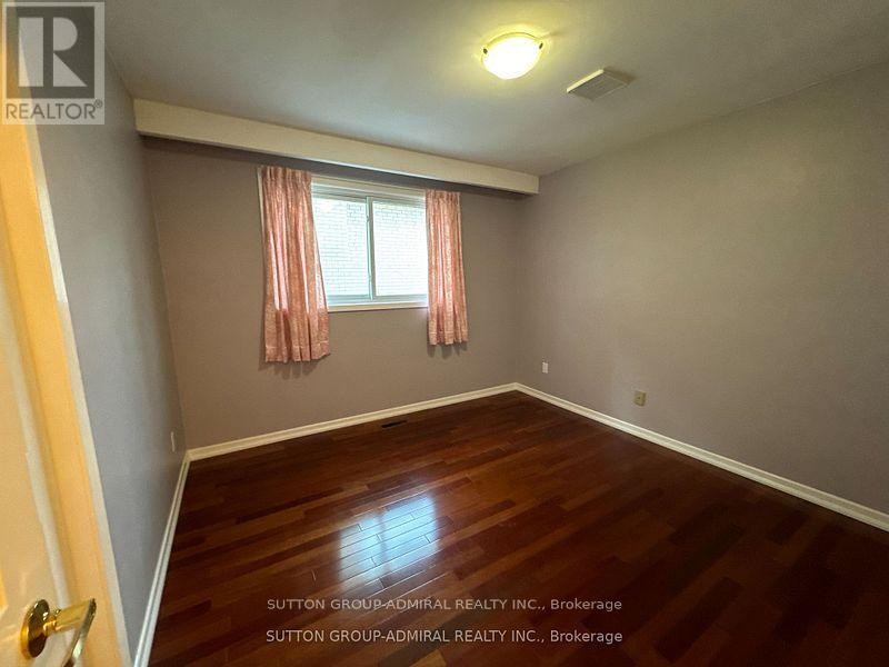 












53 BESTVIEW DRIVE

,
Toronto (Bayview Woods-Steeles),




Ontario
M2M2X8

