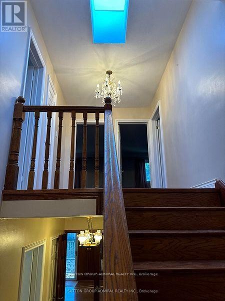 












53 BESTVIEW DRIVE

,
Toronto (Bayview Woods-Steeles),




Ontario
M2M2X8

