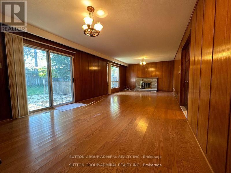












53 BESTVIEW DRIVE

,
Toronto (Bayview Woods-Steeles),




Ontario
M2M2X8

