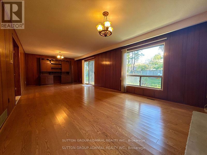 












53 BESTVIEW DRIVE

,
Toronto (Bayview Woods-Steeles),




Ontario
M2M2X8

