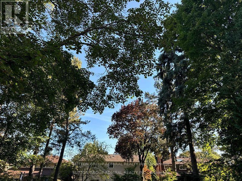 












53 BESTVIEW DRIVE

,
Toronto (Bayview Woods-Steeles),




Ontario
M2M2X8

