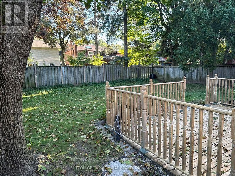 












53 BESTVIEW DRIVE

,
Toronto (Bayview Woods-Steeles),




Ontario
M2M2X8

