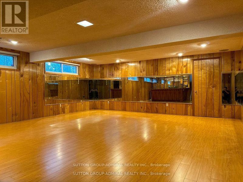 












53 BESTVIEW DRIVE

,
Toronto (Bayview Woods-Steeles),




Ontario
M2M2X8

