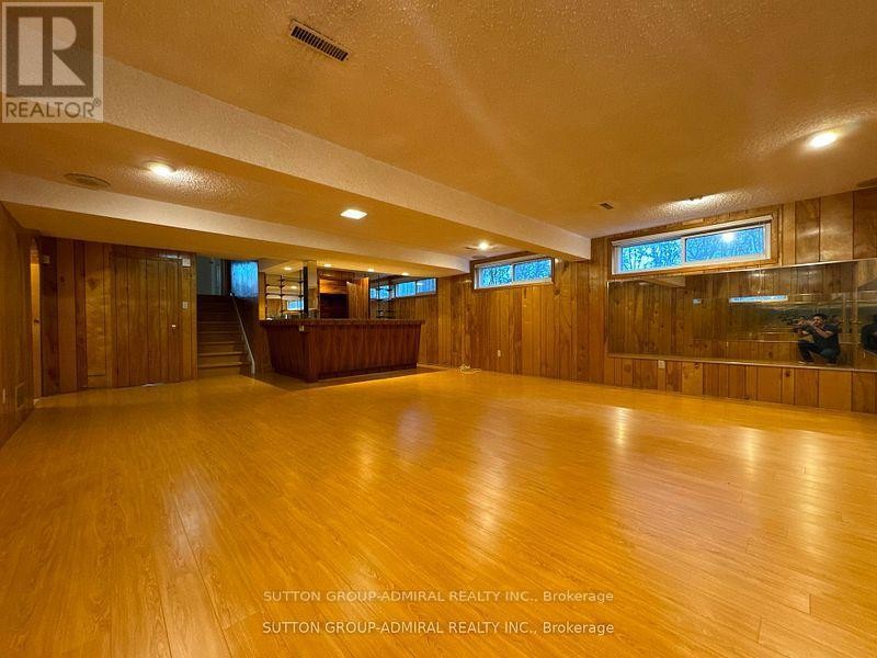 












53 BESTVIEW DRIVE

,
Toronto (Bayview Woods-Steeles),




Ontario
M2M2X8

