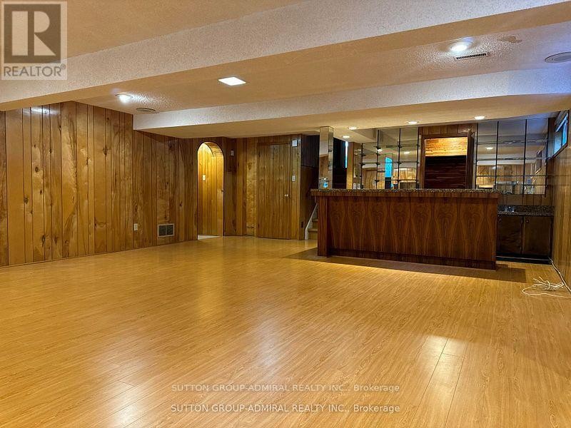 












53 BESTVIEW DRIVE

,
Toronto (Bayview Woods-Steeles),




Ontario
M2M2X8

