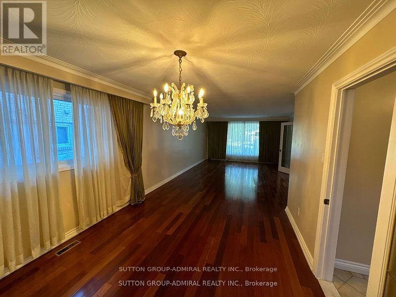 












53 BESTVIEW DRIVE

,
Toronto (Bayview Woods-Steeles),




Ontario
M2M2X8

