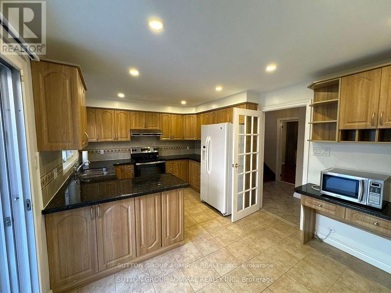 












53 BESTVIEW DRIVE

,
Toronto (Bayview Woods-Steeles),




Ontario
M2M2X8

