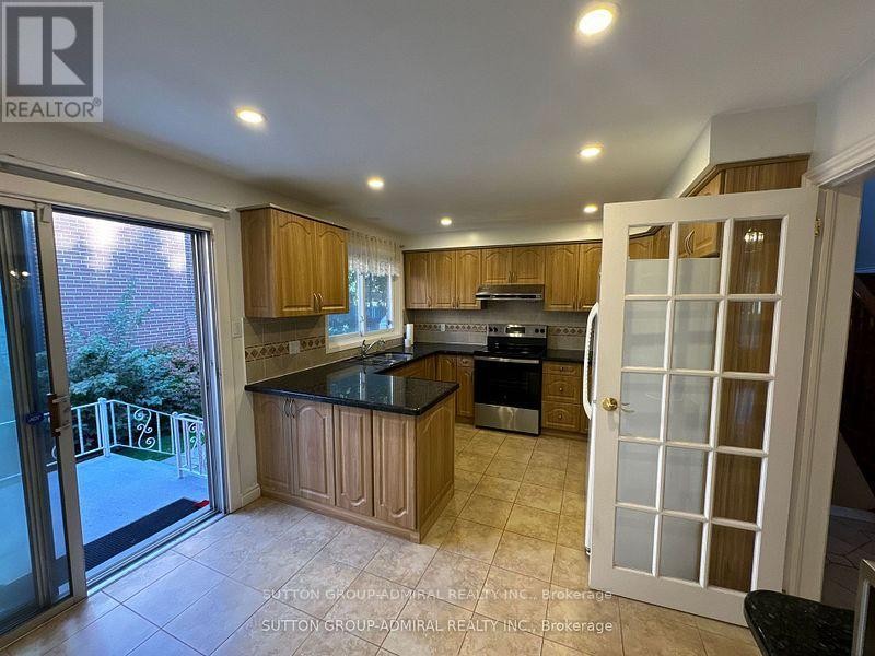 












53 BESTVIEW DRIVE

,
Toronto (Bayview Woods-Steeles),




Ontario
M2M2X8

