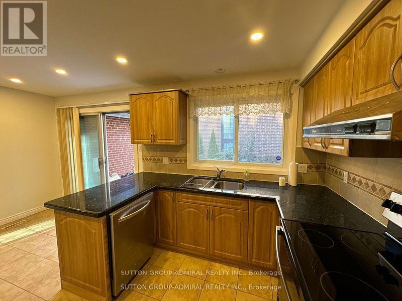 












53 BESTVIEW DRIVE

,
Toronto (Bayview Woods-Steeles),




Ontario
M2M2X8

