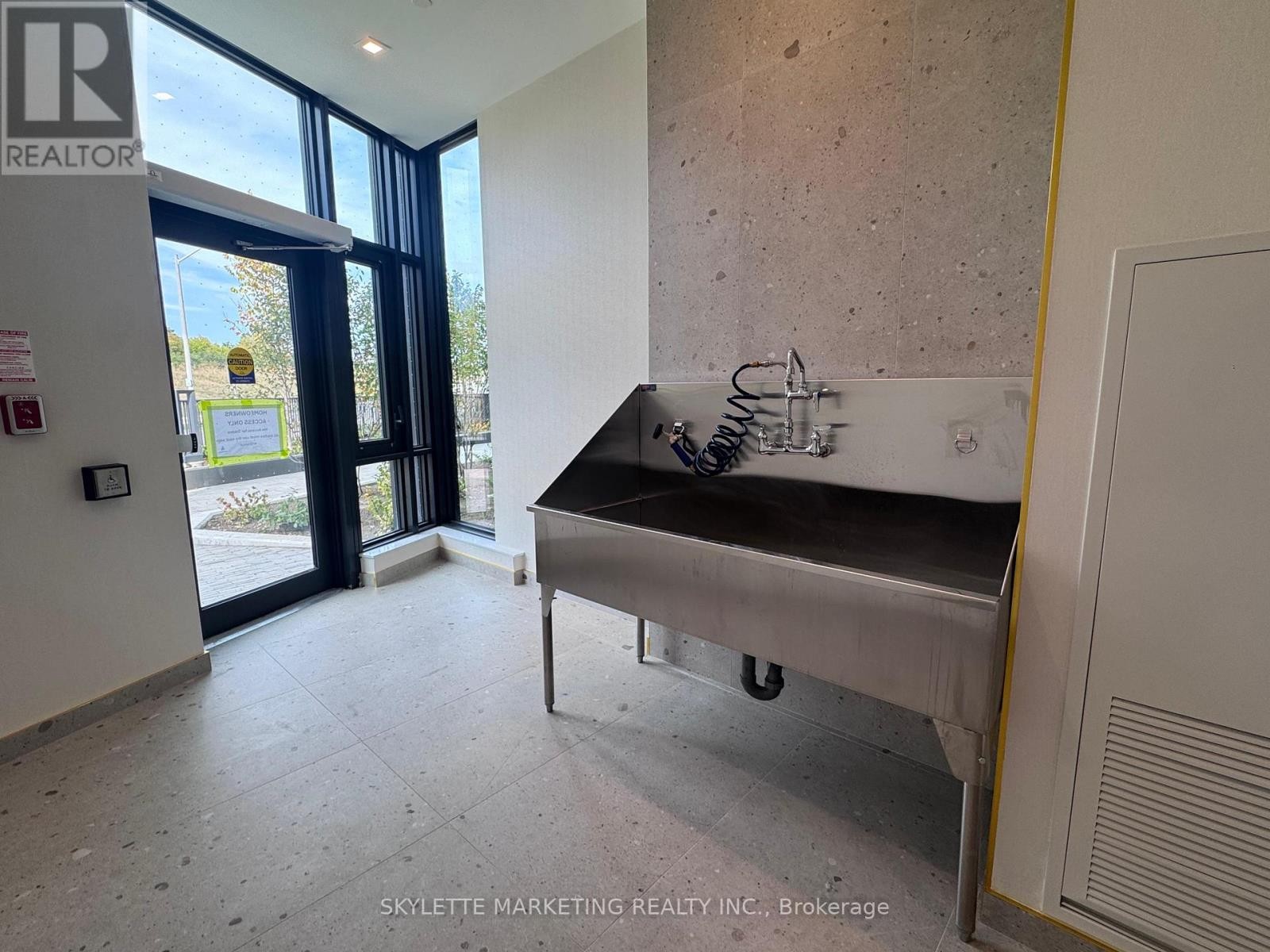 












412 - 50 ANN O'REILLY ROAD

,
Toronto (Henry Farm),




Ontario
M2J0C9

