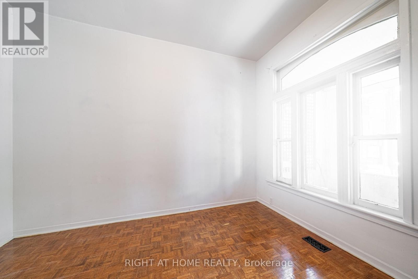 












1057 BATHURST STREET

,
Toronto (Annex),




Ontario
M5R3G8

