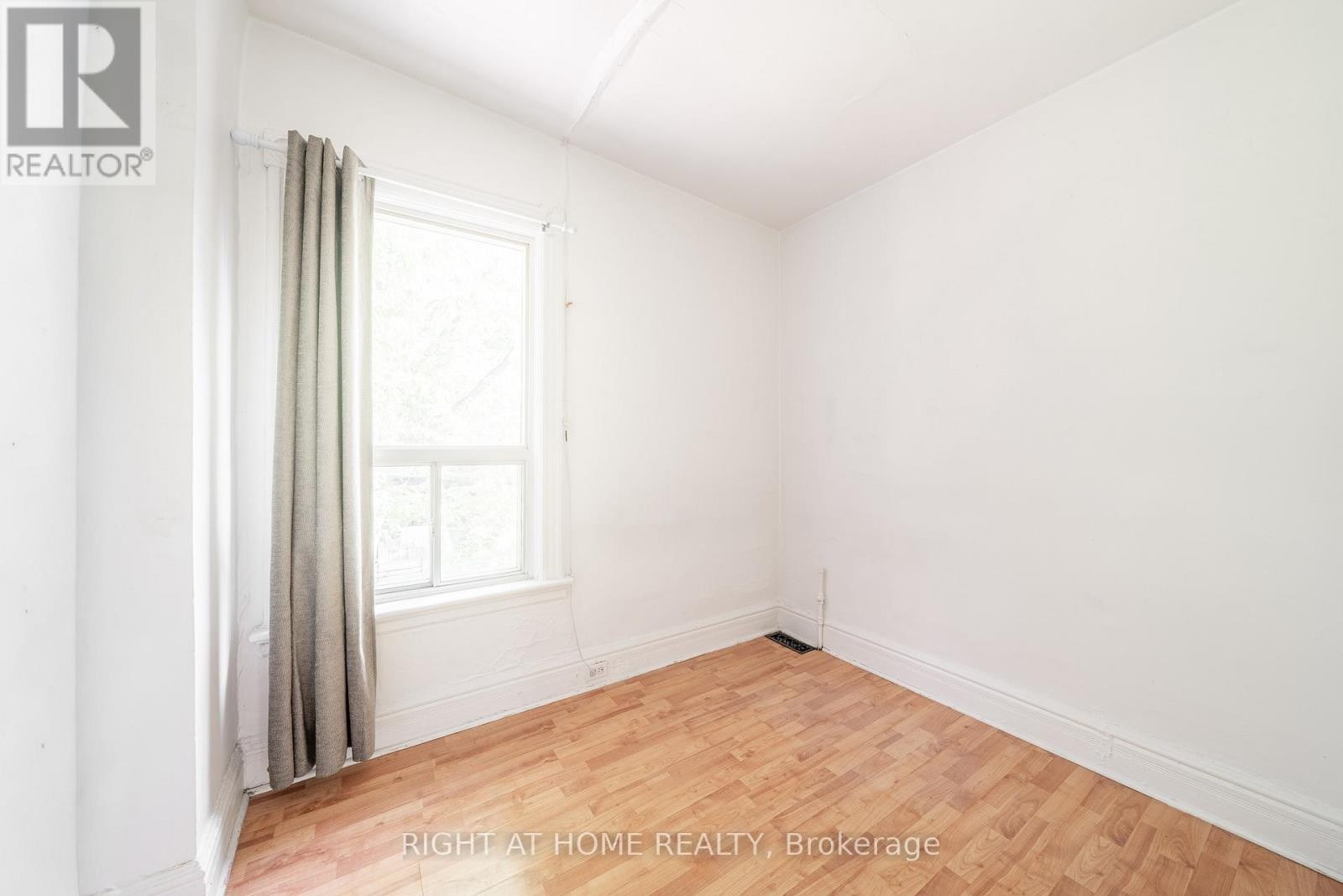 












1057 BATHURST STREET

,
Toronto (Annex),




Ontario
M5R3G8

