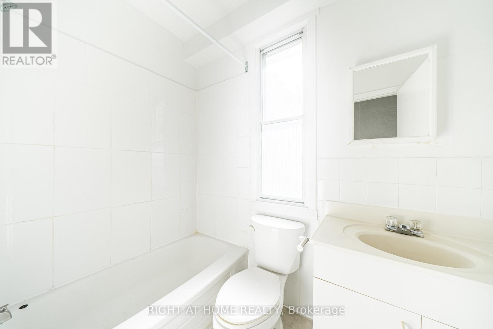












1057 BATHURST STREET

,
Toronto (Annex),




Ontario
M5R3G8

