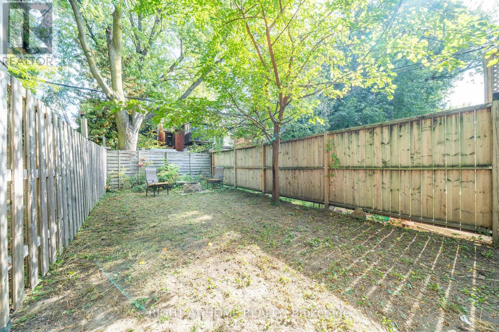 












1057 BATHURST STREET

,
Toronto (Annex),




Ontario
M5R3G8

