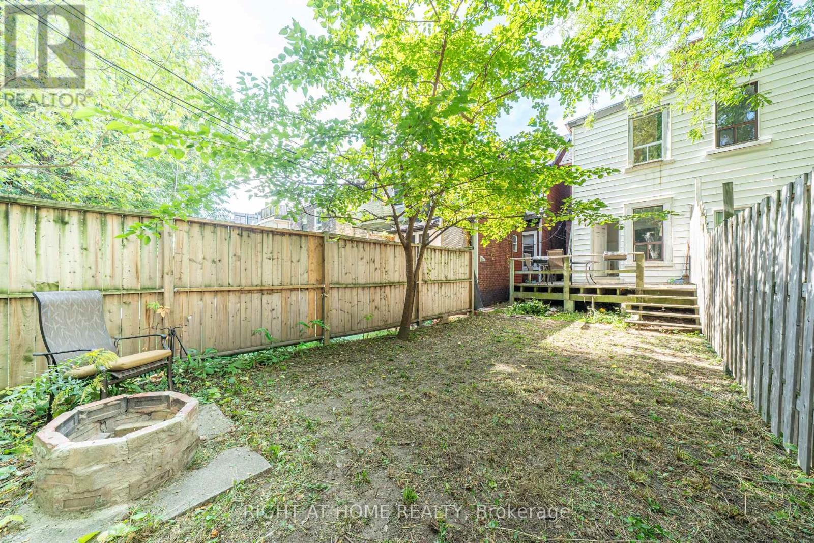 












1057 BATHURST STREET

,
Toronto (Annex),




Ontario
M5R3G8

