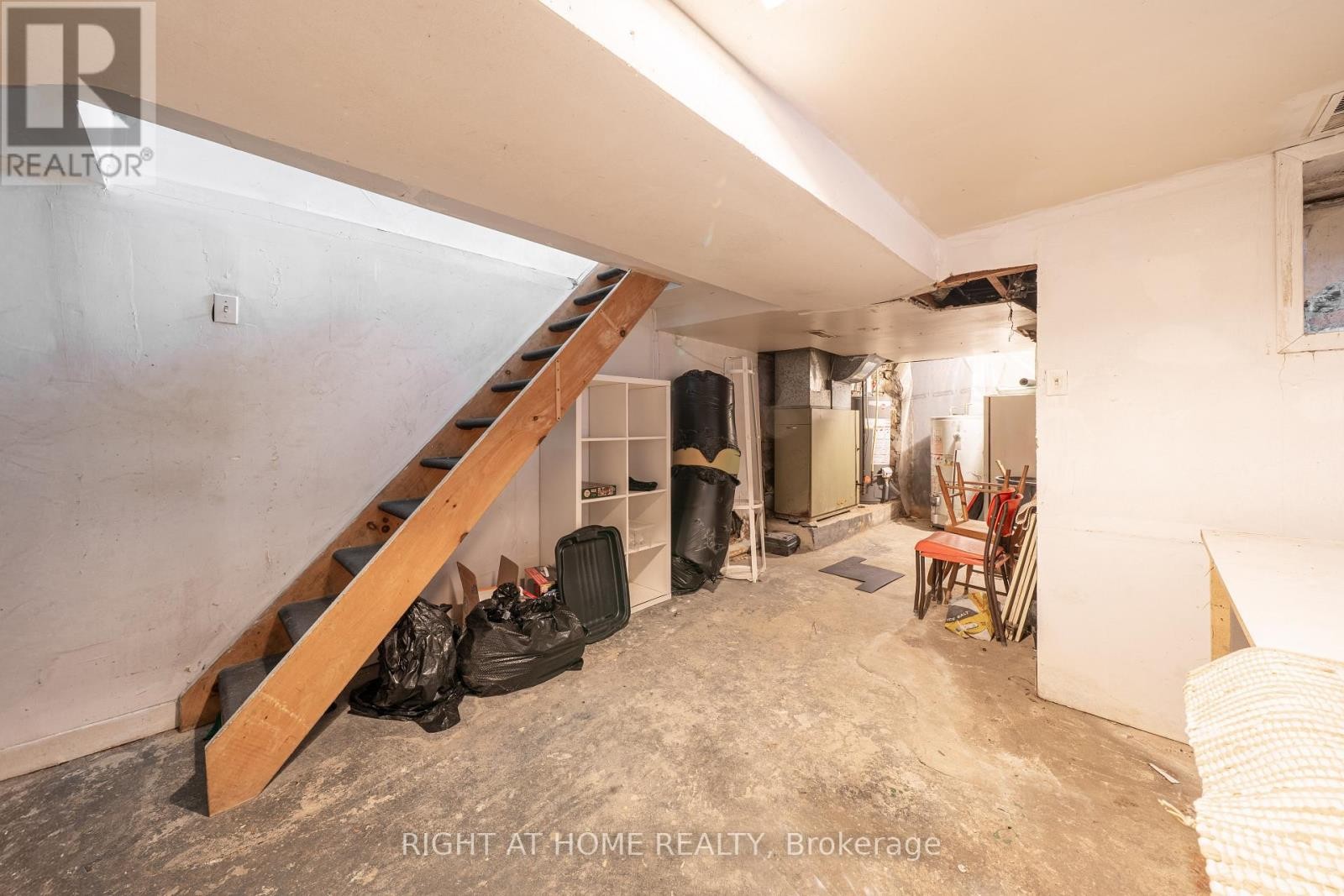 












1057 BATHURST STREET

,
Toronto (Annex),




Ontario
M5R3G8


