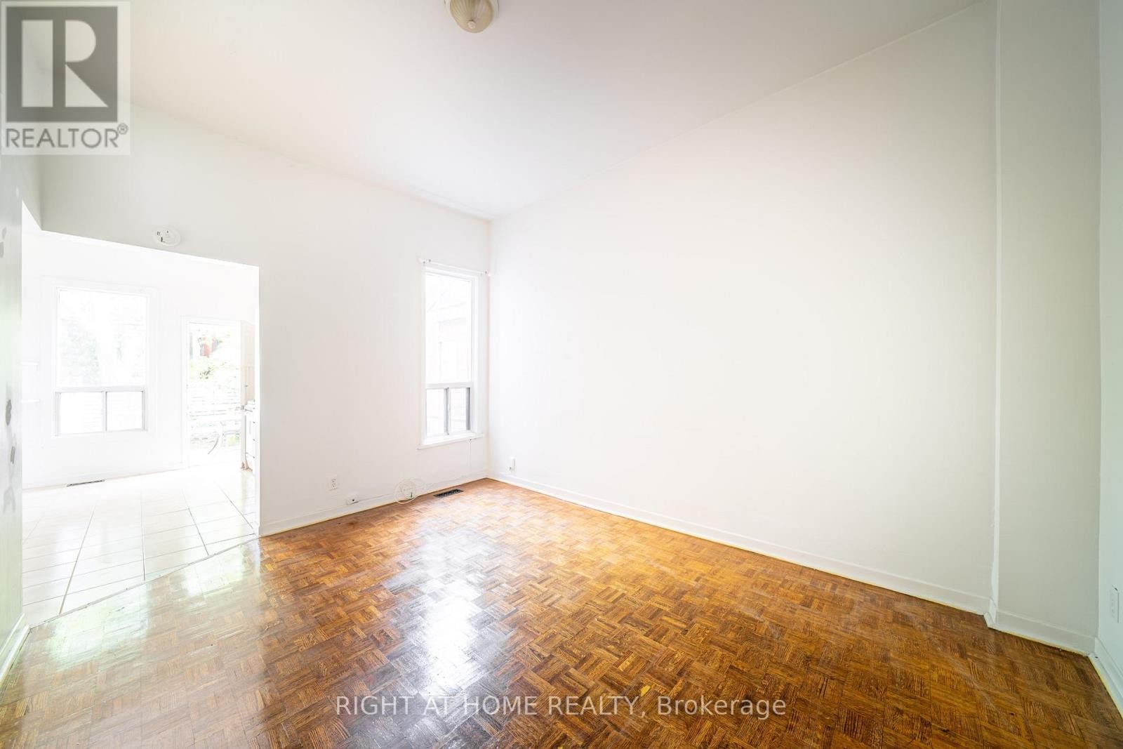 












1057 BATHURST STREET

,
Toronto (Annex),




Ontario
M5R3G8

