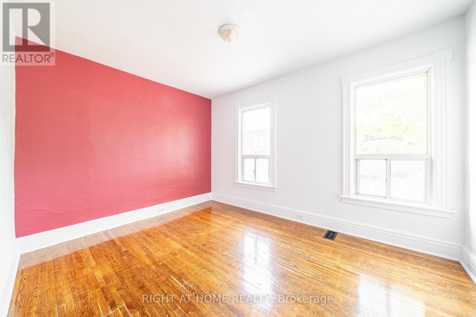 












1057 BATHURST STREET

,
Toronto (Annex),




Ontario
M5R3G8


