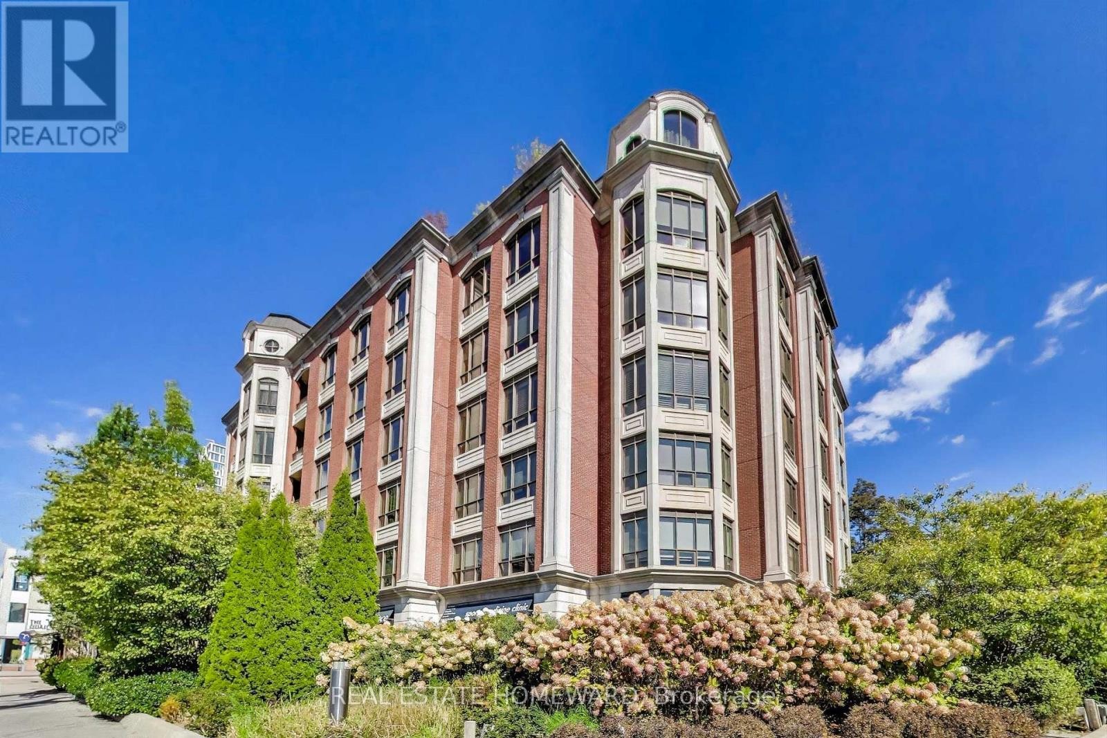 












403 - 2 ROXBOROUGH STREET E

,
Toronto (Rosedale-Moore Park),




Ontario
M4W3V7

