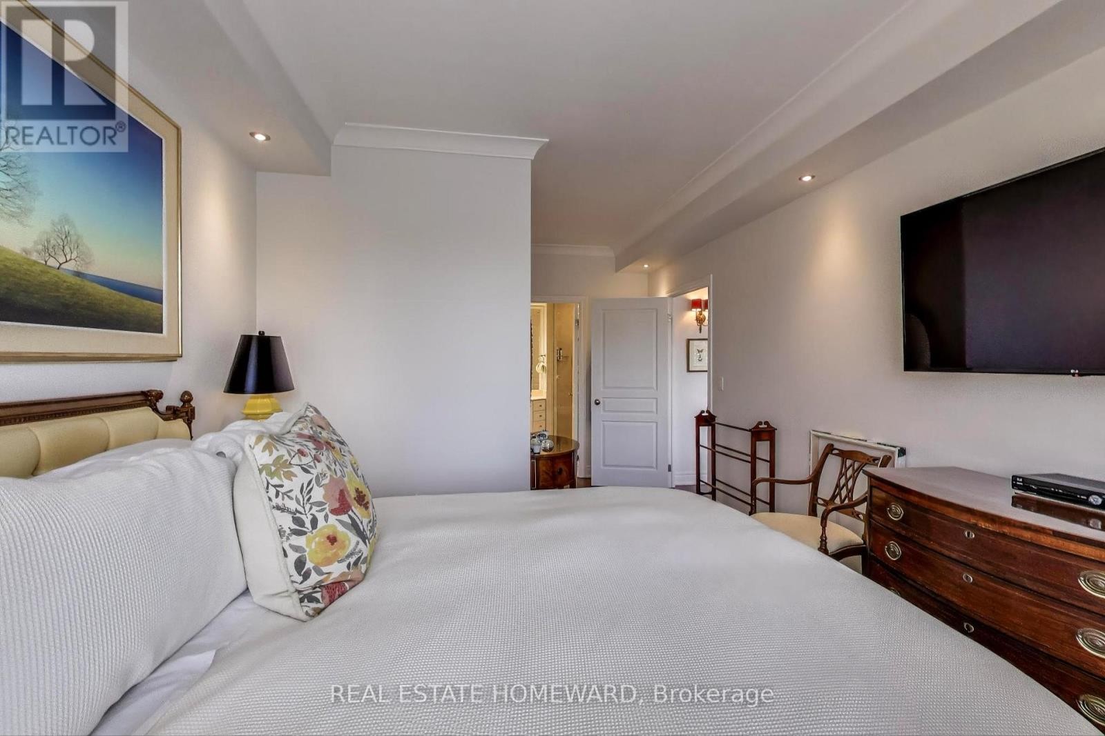 












403 - 2 ROXBOROUGH STREET E

,
Toronto (Rosedale-Moore Park),




Ontario
M4W3V7

