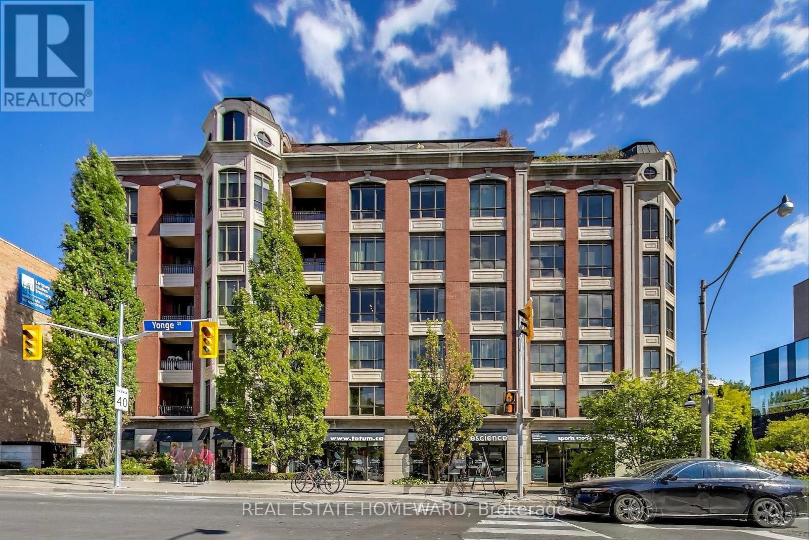 












403 - 2 ROXBOROUGH STREET E

,
Toronto (Rosedale-Moore Park),




Ontario
M4W3V7

