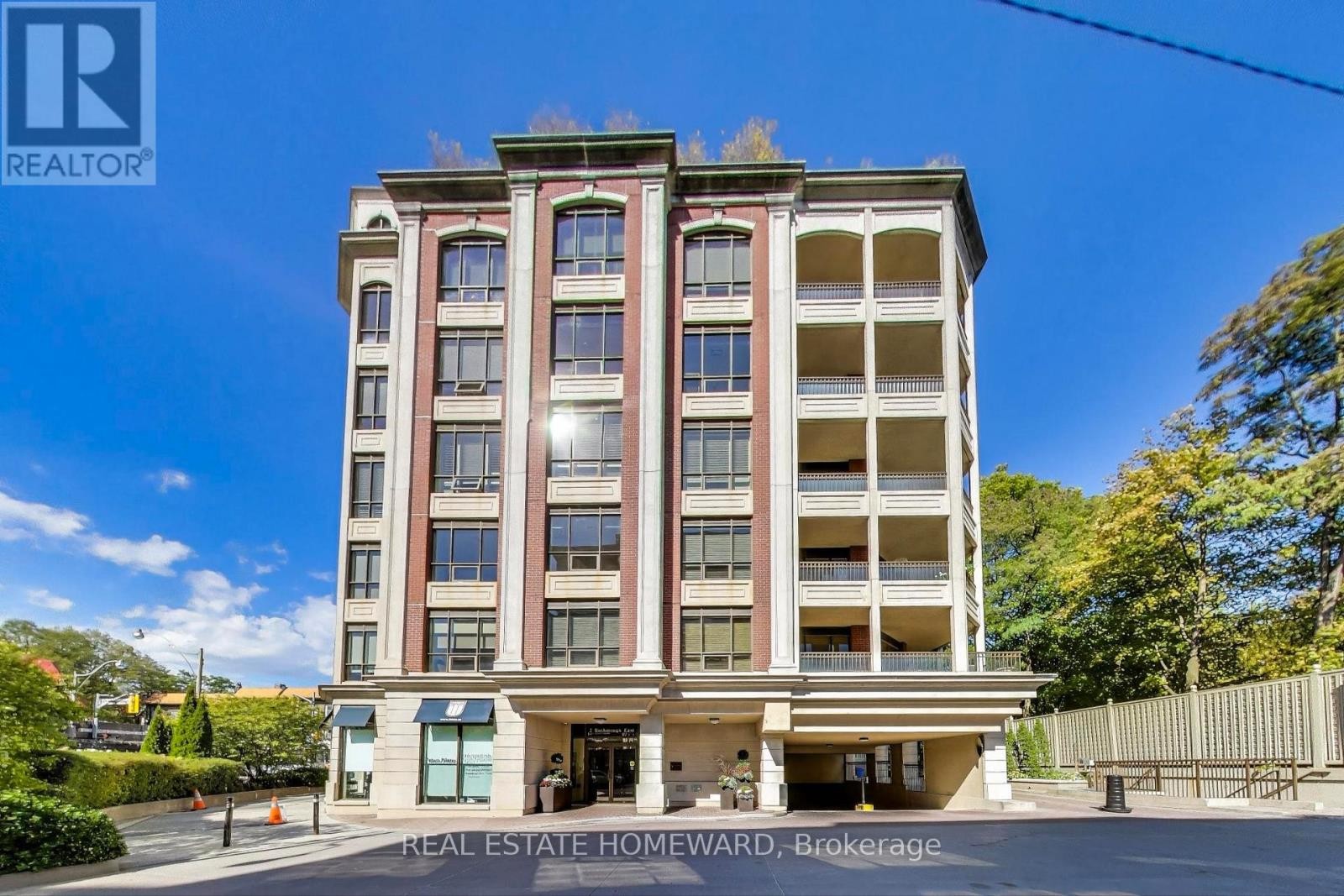 












403 - 2 ROXBOROUGH STREET E

,
Toronto (Rosedale-Moore Park),




Ontario
M4W3V7

