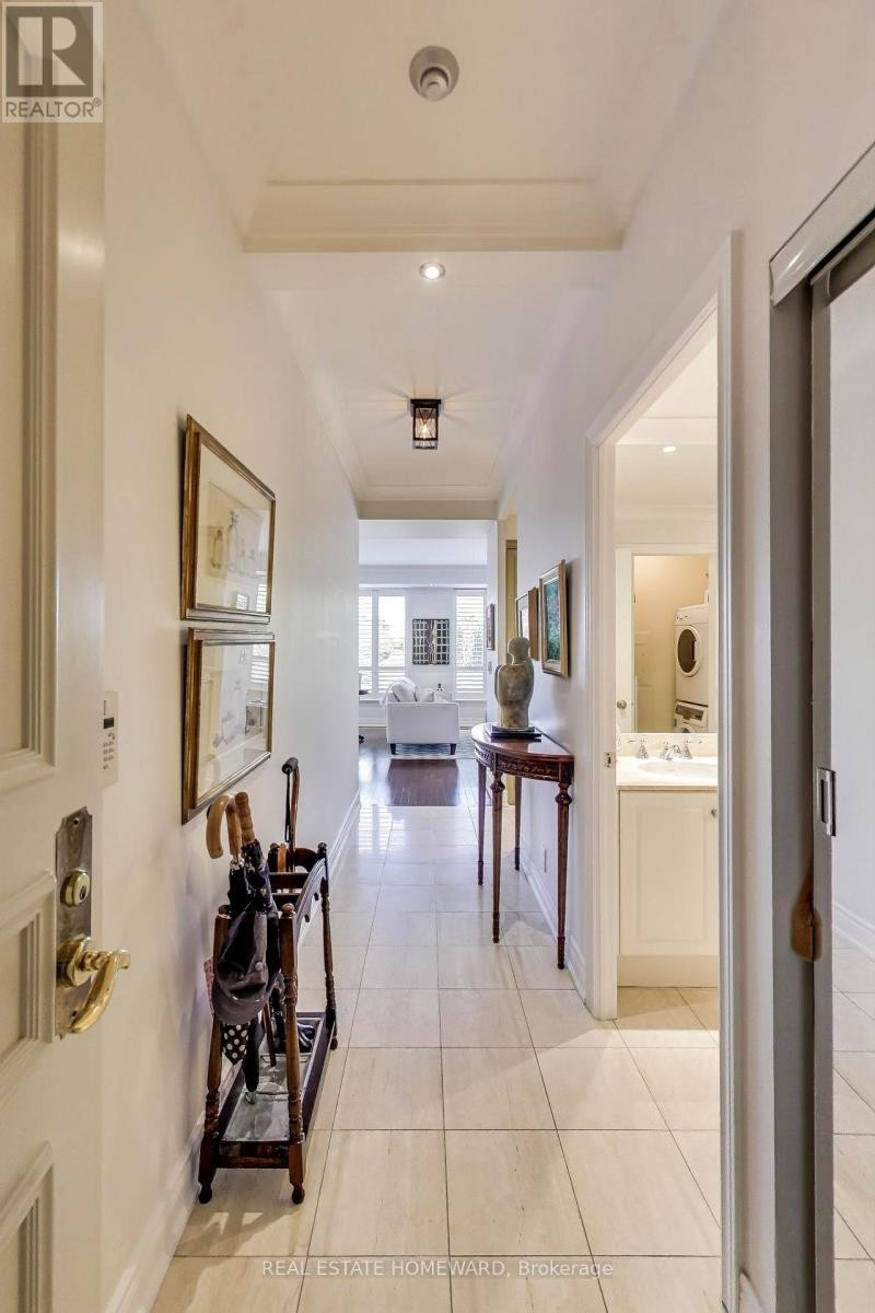 












403 - 2 ROXBOROUGH STREET E

,
Toronto (Rosedale-Moore Park),




Ontario
M4W3V7

