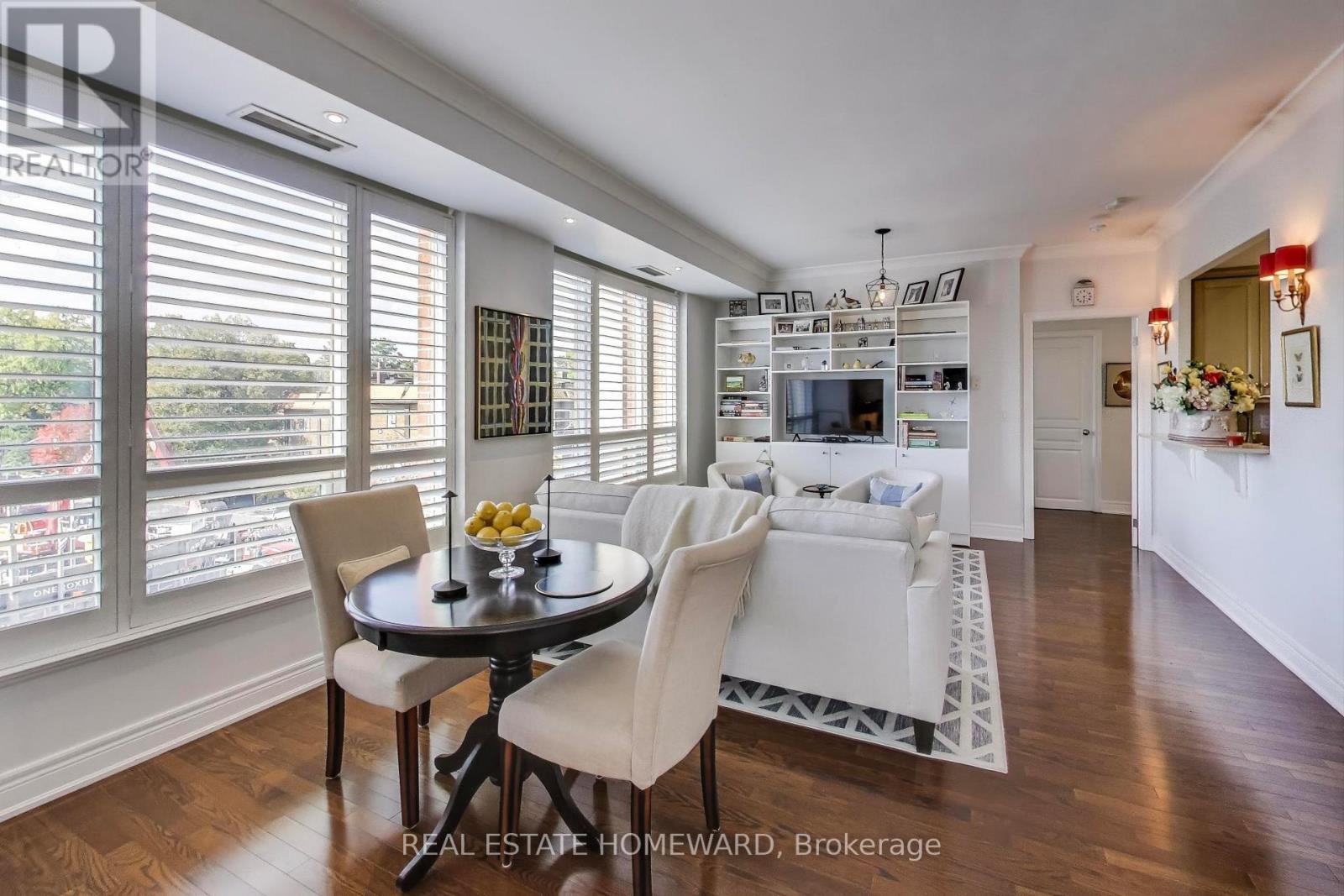 












403 - 2 ROXBOROUGH STREET E

,
Toronto (Rosedale-Moore Park),




Ontario
M4W3V7

