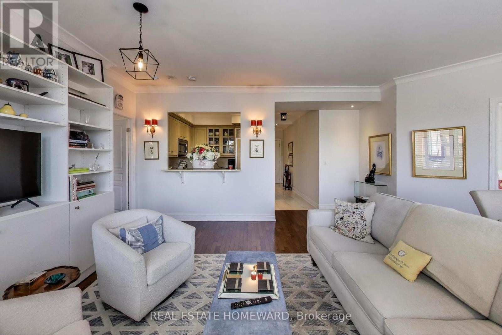 












403 - 2 ROXBOROUGH STREET E

,
Toronto (Rosedale-Moore Park),




Ontario
M4W3V7

