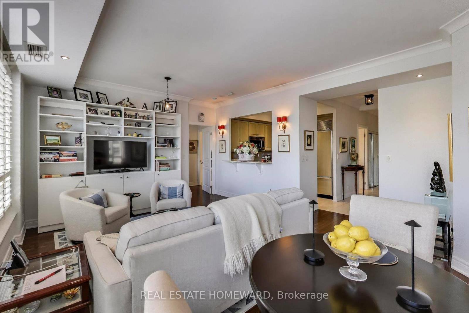 












403 - 2 ROXBOROUGH STREET E

,
Toronto (Rosedale-Moore Park),




Ontario
M4W3V7

