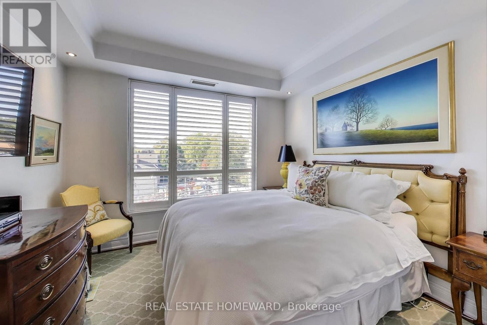 












403 - 2 ROXBOROUGH STREET E

,
Toronto (Rosedale-Moore Park),




Ontario
M4W3V7

