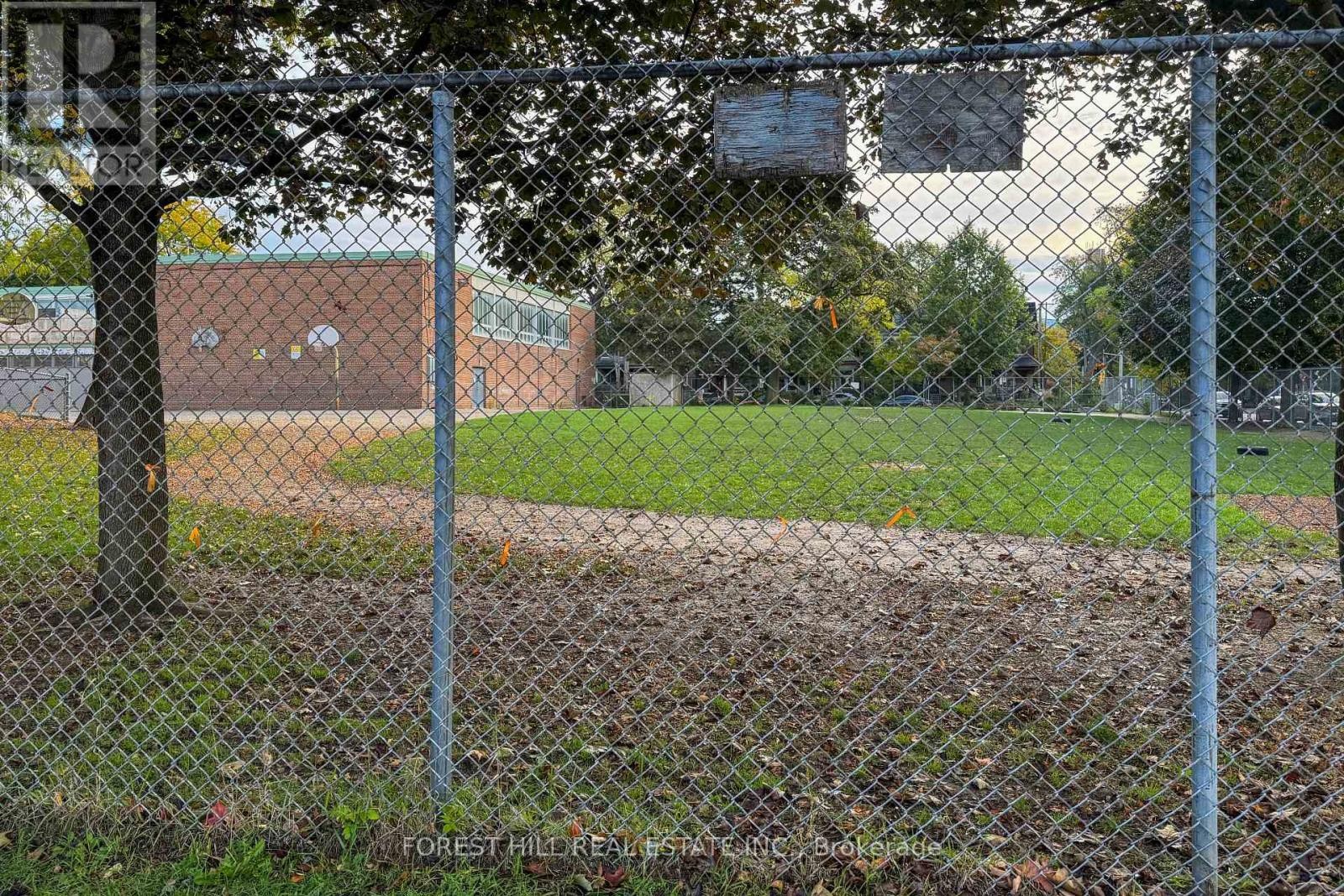 












80 BARTON AVENUE

,
Toronto (Annex),




Ontario
M6G1P6

