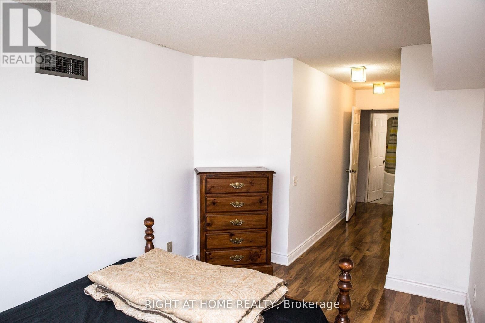 












1104 - 7 BISHOP AVENUE

,
Toronto (Newtonbrook East),




Ontario
M2M4J4


