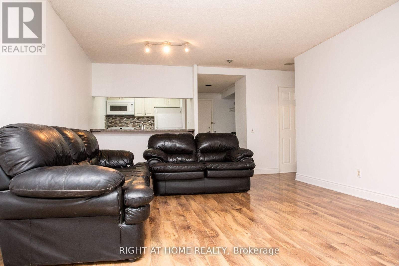 












1104 - 7 BISHOP AVENUE

,
Toronto (Newtonbrook East),




Ontario
M2M4J4

