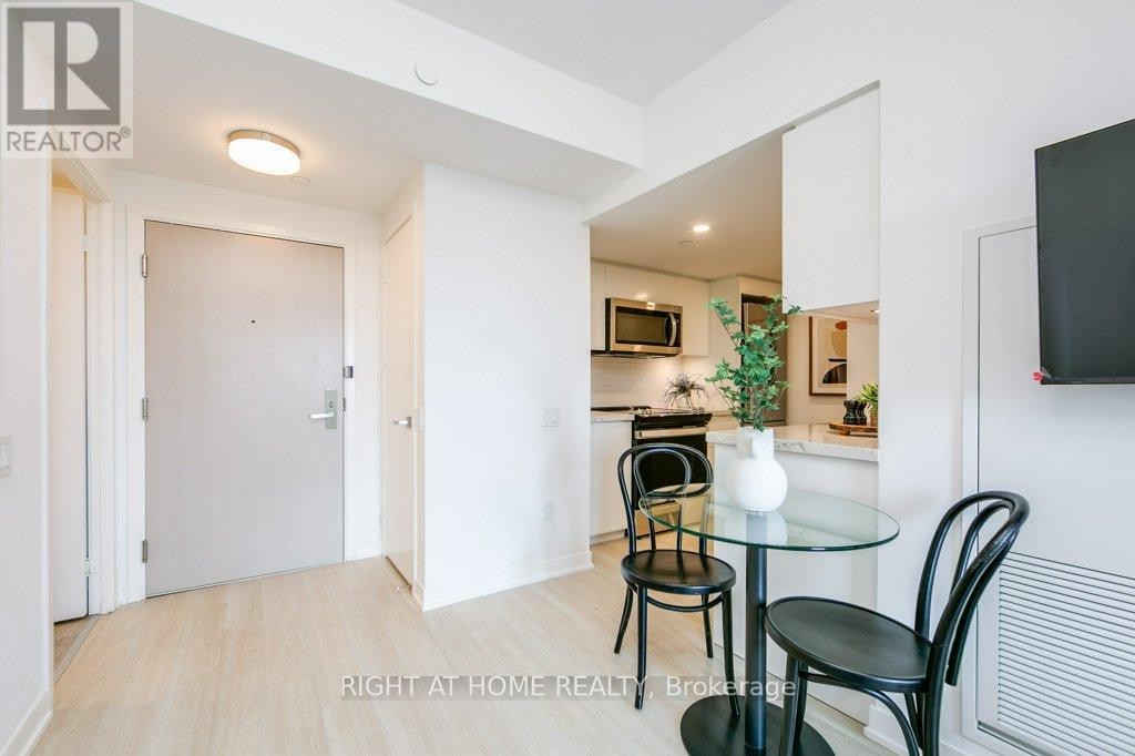 












701 - 500 WILSON AVENUE

,
Toronto (Clanton Park),




Ontario
M3H0E5

