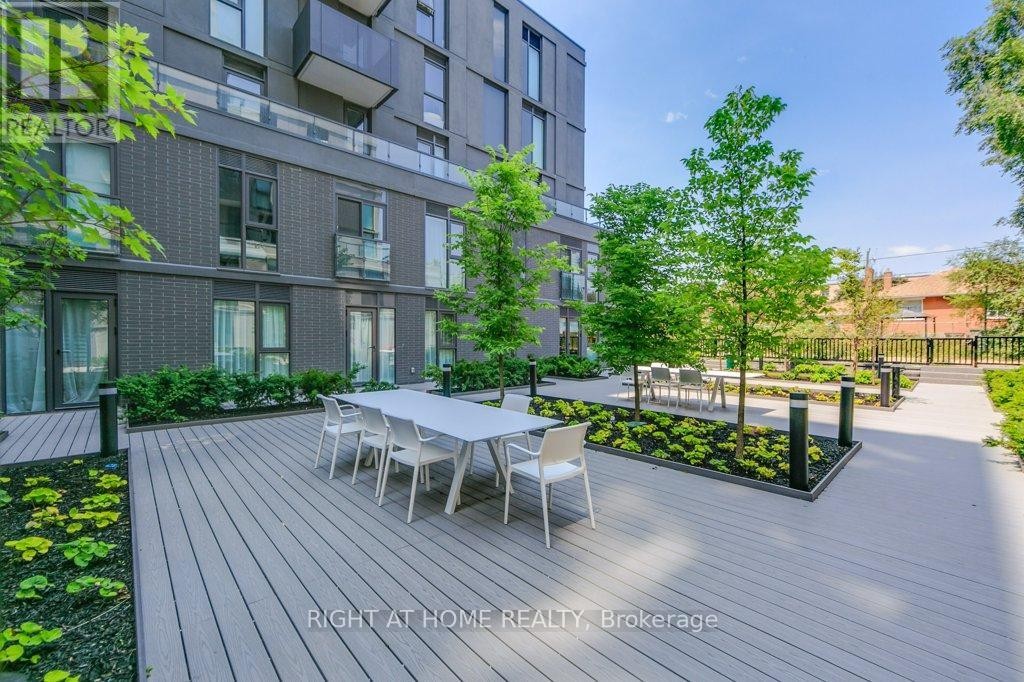 












701 - 500 WILSON AVENUE

,
Toronto (Clanton Park),




Ontario
M3H0E5

