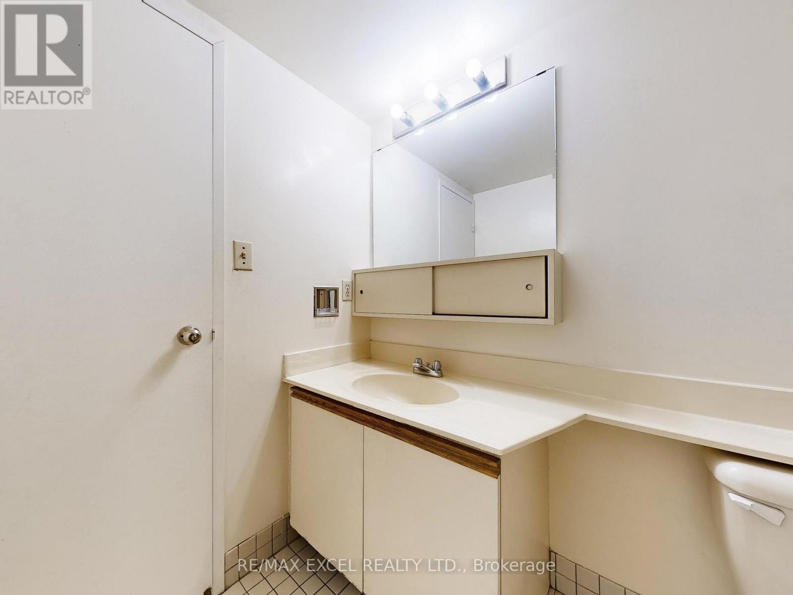 












406 - 188 SPADINA AVENUE

,
Toronto (Kensington-Chinatown),




Ontario
M5T3A4

