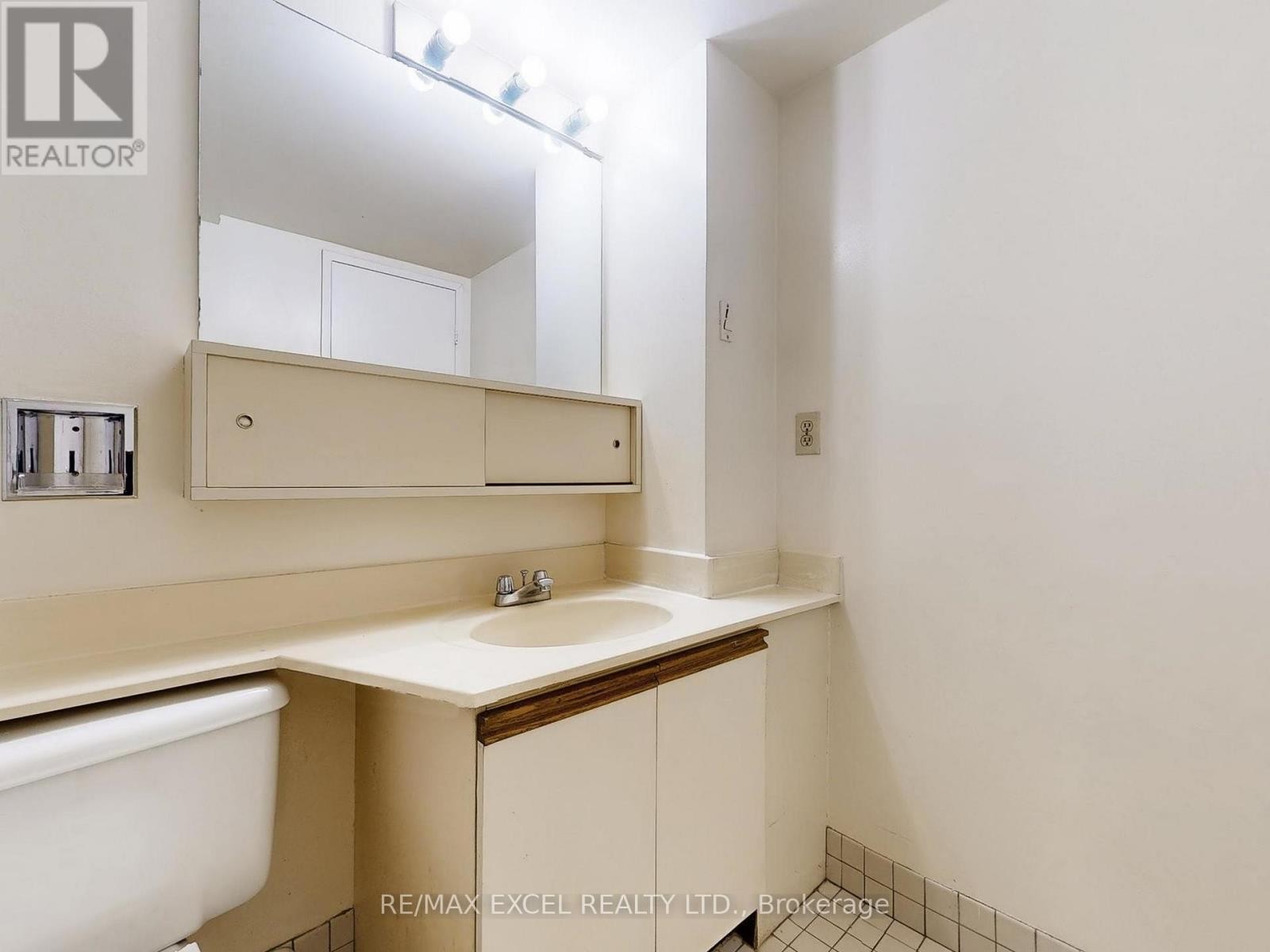 












406 - 188 SPADINA AVENUE

,
Toronto (Kensington-Chinatown),




Ontario
M5T3A4

