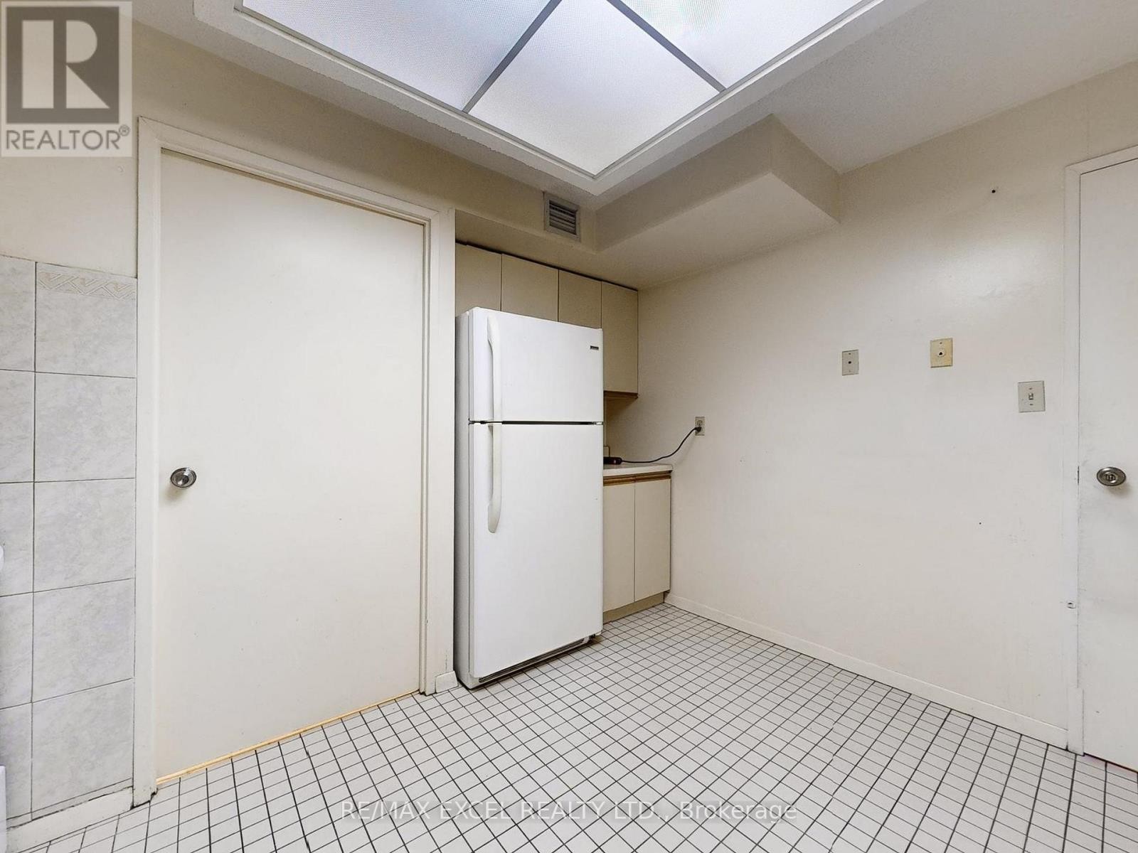 












406 - 188 SPADINA AVENUE

,
Toronto (Kensington-Chinatown),




Ontario
M5T3A4


