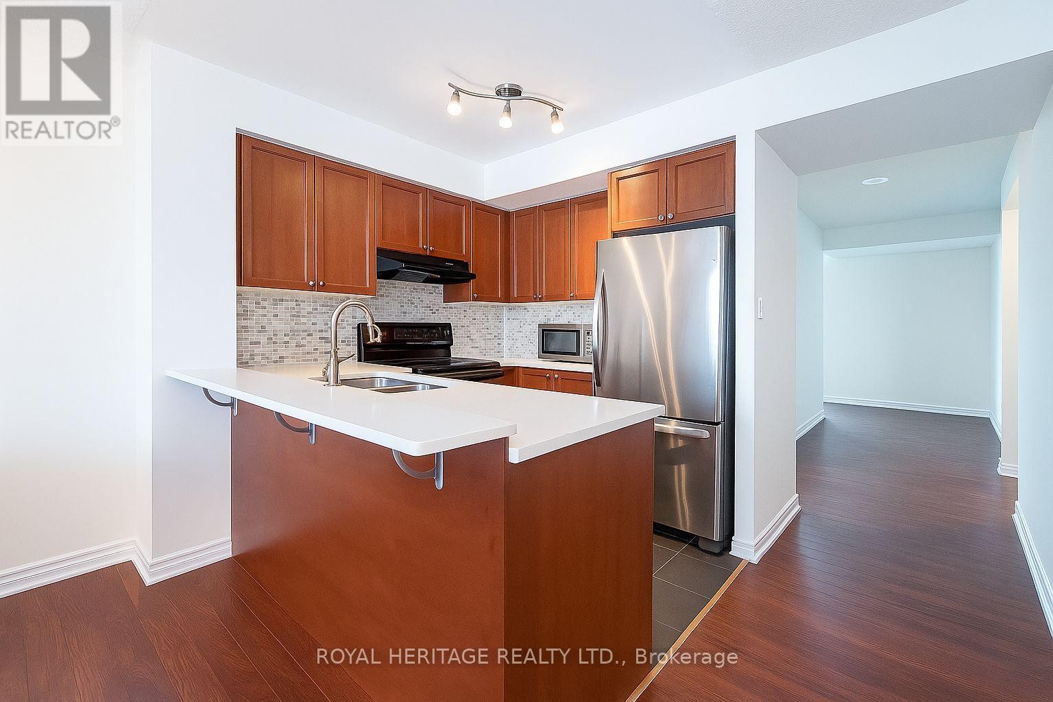 












905 - 230 KING STREET E

,
Toronto (Moss Park),




Ontario
M5A1K5

