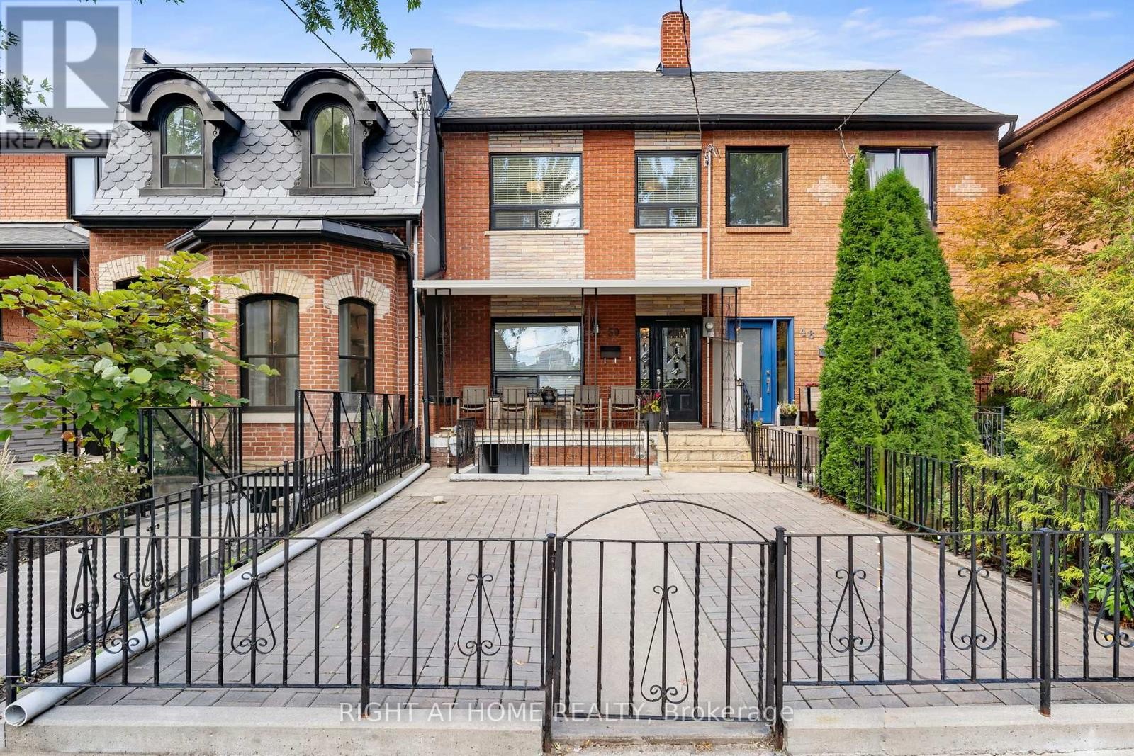 












50 ARGYLE STREET

,
Toronto (Trinity-Bellwoods),




Ontario
M6J1N6

